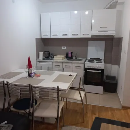 Leon Apartment *