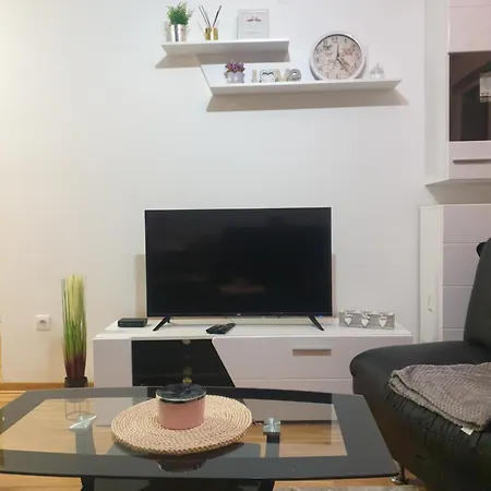 Leon Apartment *